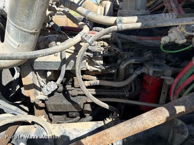 image for item DZ8719 2001 Freightliner FL80 refuse truck