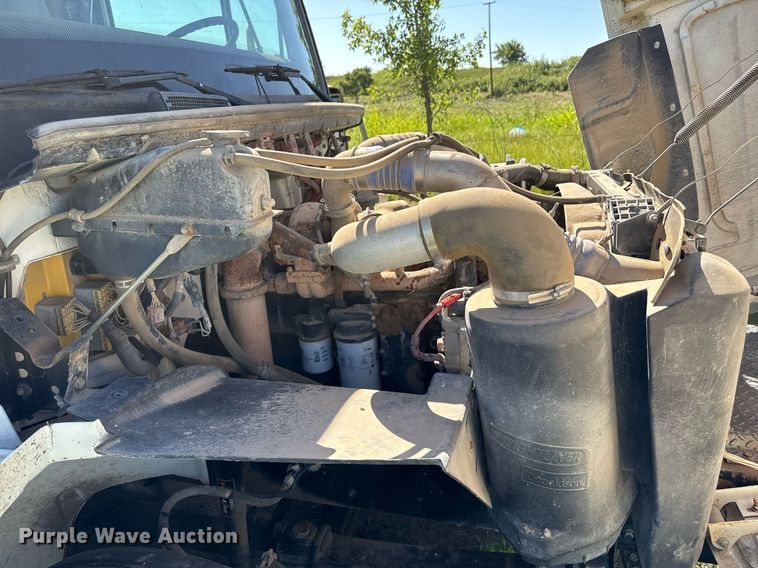 image for item DZ8719 2001 Freightliner FL80 refuse truck