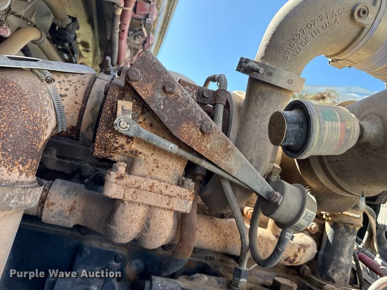 image for item DZ8719 2001 Freightliner FL80 refuse truck