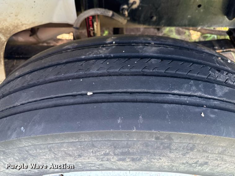 image for item DZ8719 2001 Freightliner FL80 refuse truck