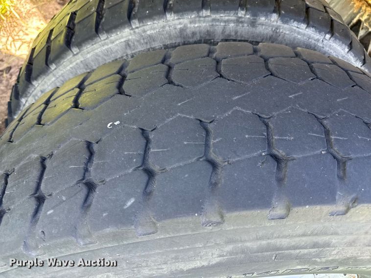 image for item DZ8719 2001 Freightliner FL80 refuse truck