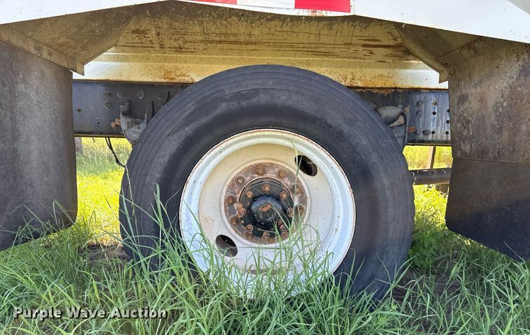 image for item DZ8719 2001 Freightliner FL80 refuse truck