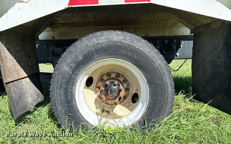 image for item DZ8719 2001 Freightliner FL80 refuse truck