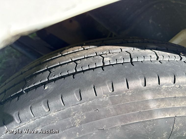 image for item DZ8719 2001 Freightliner FL80 refuse truck