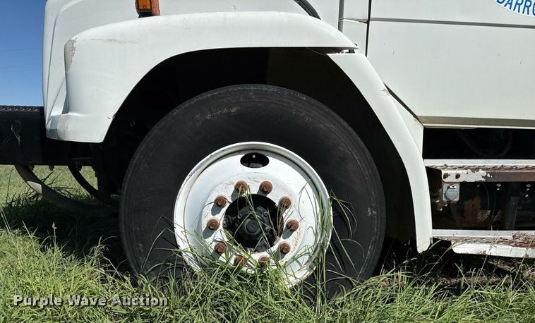 image for item DZ8719 2001 Freightliner FL80 refuse truck