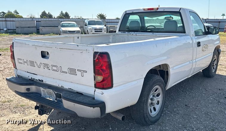 image for item DZ8889 2006 Chevrolet Silverado 1500 pickup truck