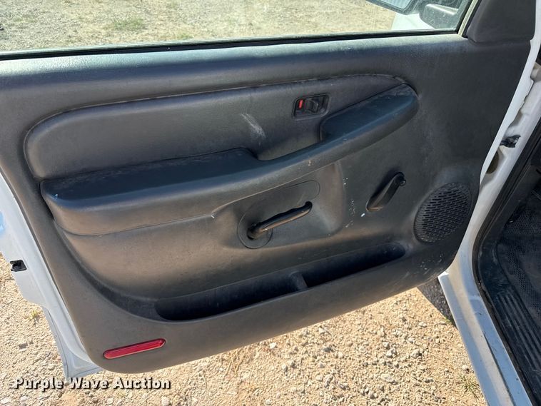 image for item DZ8889 2006 Chevrolet Silverado 1500 pickup truck