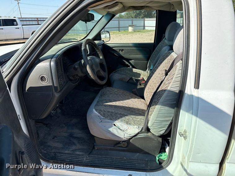 image for item DZ8889 2006 Chevrolet Silverado 1500 pickup truck