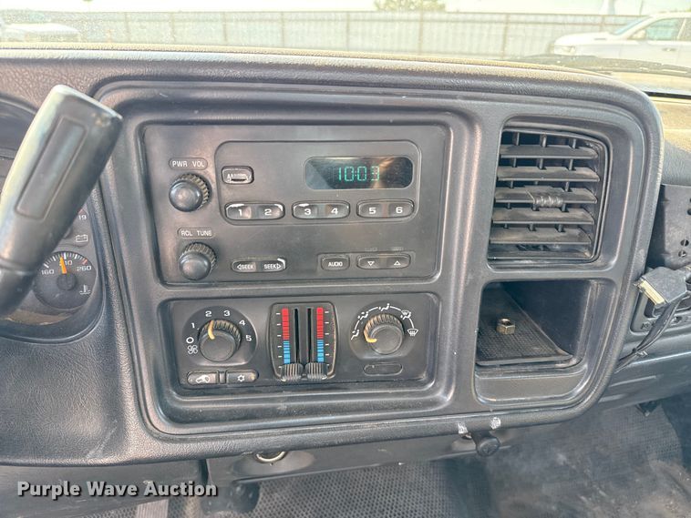 image for item DZ8889 2006 Chevrolet Silverado 1500 pickup truck