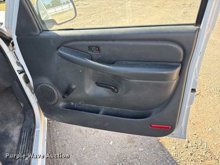 image for item DZ8889 2006 Chevrolet Silverado 1500 pickup truck