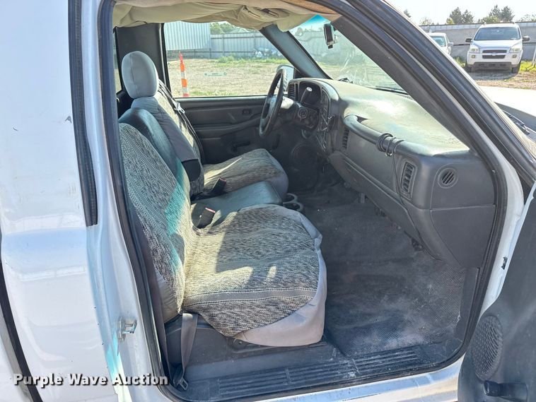 image for item DZ8889 2006 Chevrolet Silverado 1500 pickup truck