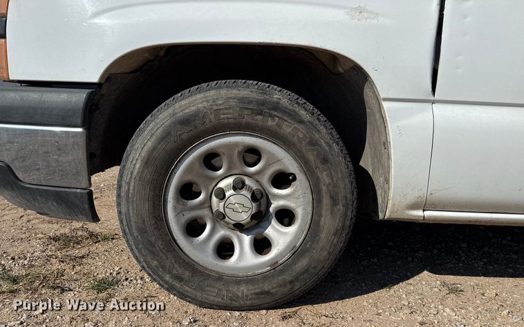 image for item DZ8889 2006 Chevrolet Silverado 1500 pickup truck