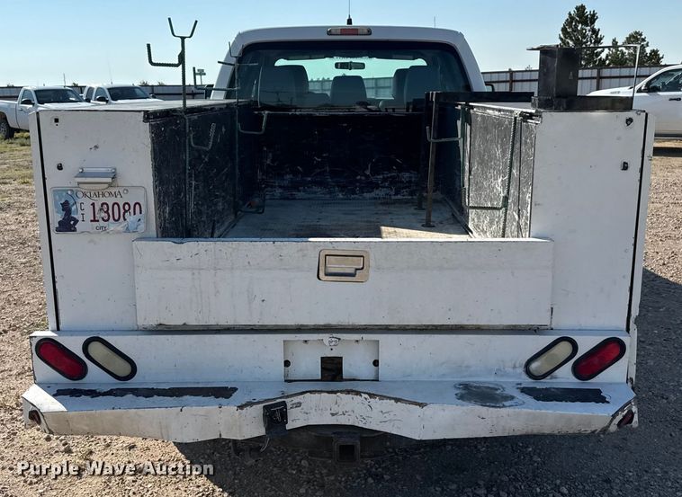 image for item DZ8893 2011 Ford F250 Super Duty Crew Cab utility bed pickup truck