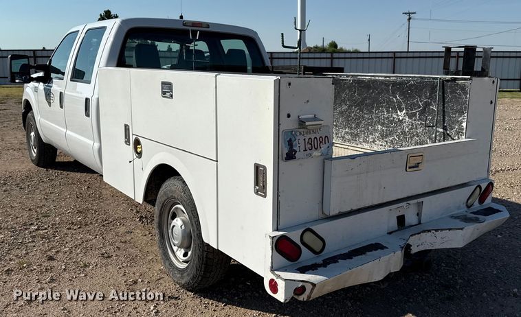 image for item DZ8893 2011 Ford F250 Super Duty Crew Cab utility bed pickup truck