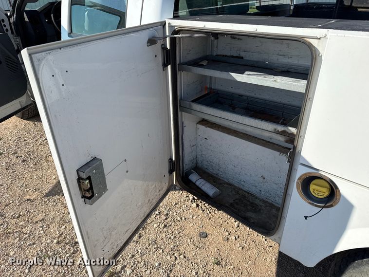 image for item DZ8893 2011 Ford F250 Super Duty Crew Cab utility bed pickup truck