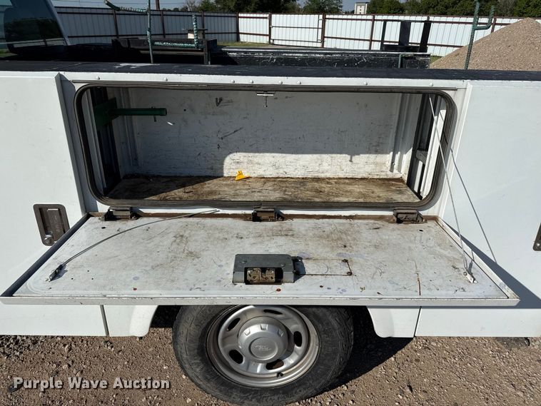 image for item DZ8893 2011 Ford F250 Super Duty Crew Cab utility bed pickup truck