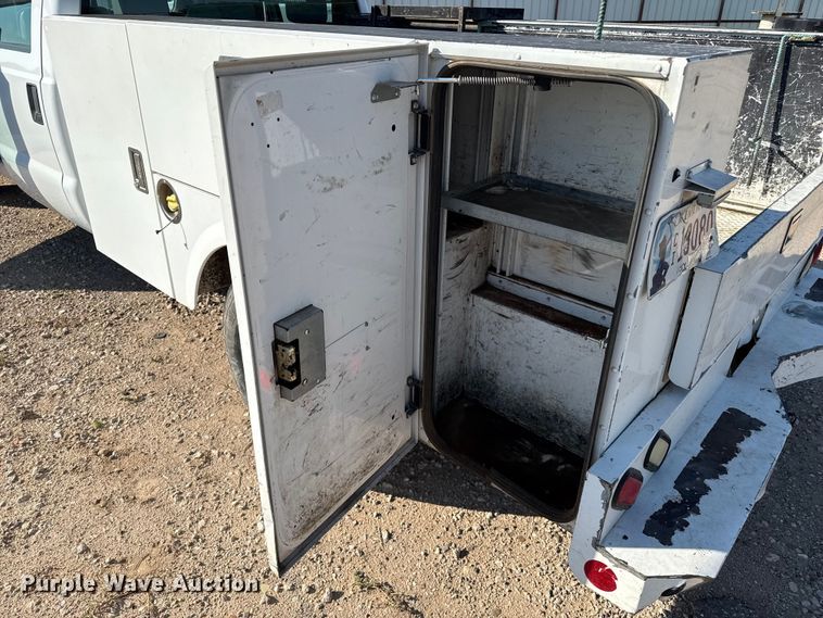 image for item DZ8893 2011 Ford F250 Super Duty Crew Cab utility bed pickup truck