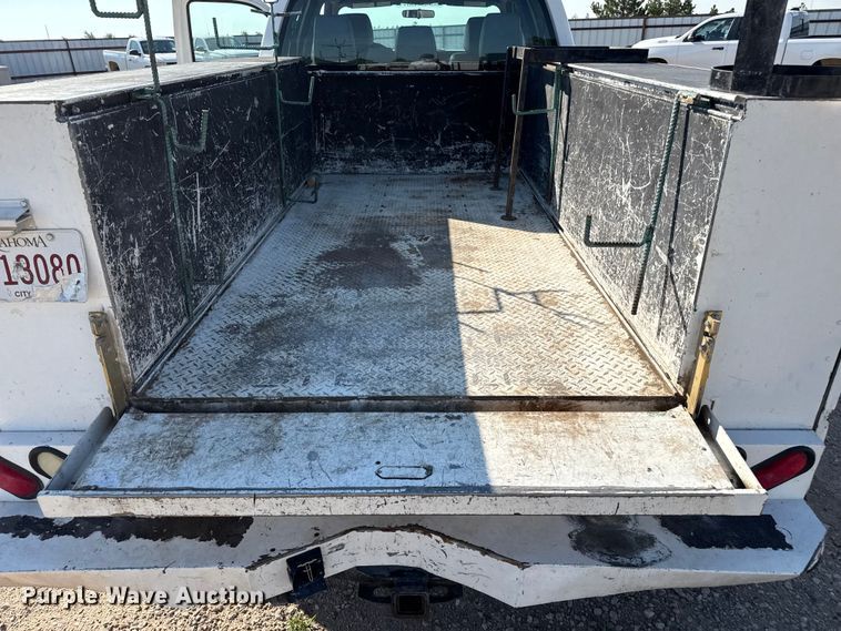 image for item DZ8893 2011 Ford F250 Super Duty Crew Cab utility bed pickup truck