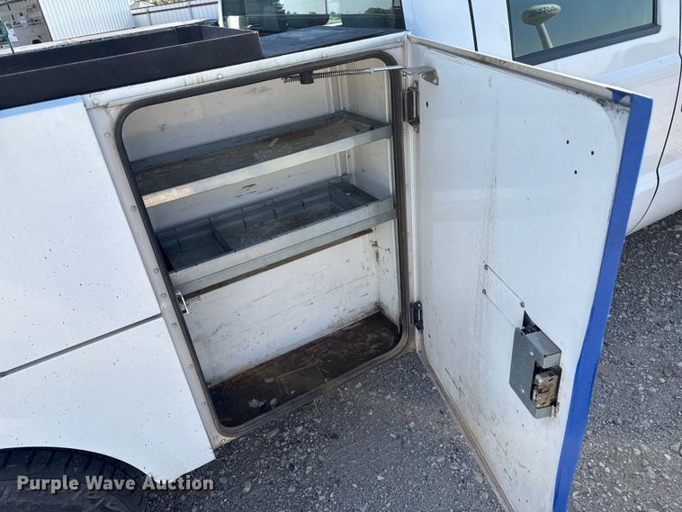 image for item DZ8893 2011 Ford F250 Super Duty Crew Cab utility bed pickup truck