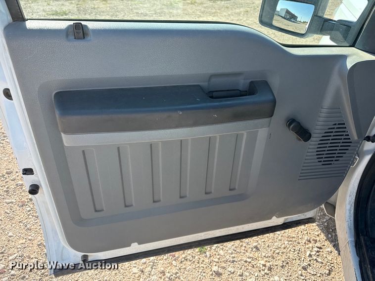 image for item DZ8893 2011 Ford F250 Super Duty Crew Cab utility bed pickup truck