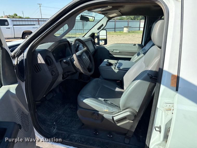 image for item DZ8893 2011 Ford F250 Super Duty Crew Cab utility bed pickup truck