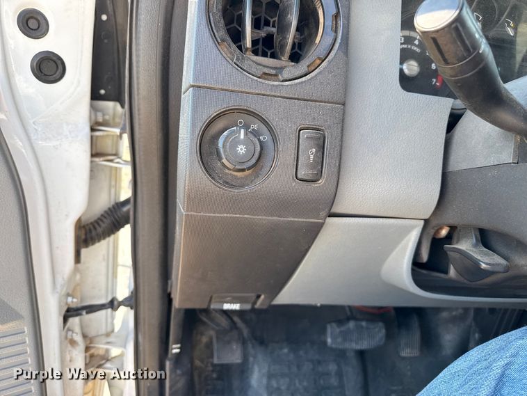 image for item DZ8893 2011 Ford F250 Super Duty Crew Cab utility bed pickup truck