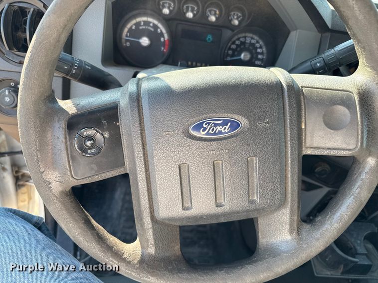 image for item DZ8893 2011 Ford F250 Super Duty Crew Cab utility bed pickup truck