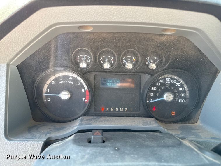 image for item DZ8893 2011 Ford F250 Super Duty Crew Cab utility bed pickup truck