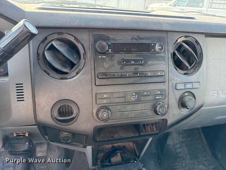 image for item DZ8893 2011 Ford F250 Super Duty Crew Cab utility bed pickup truck