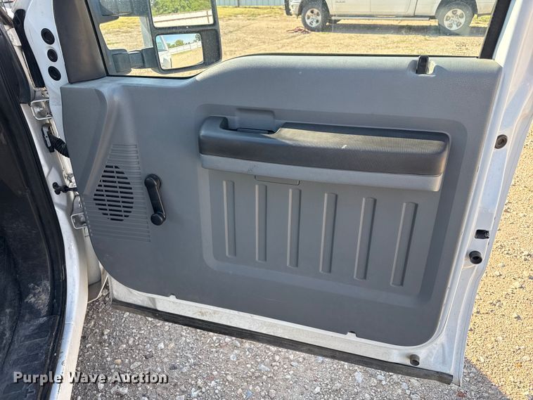 image for item DZ8893 2011 Ford F250 Super Duty Crew Cab utility bed pickup truck