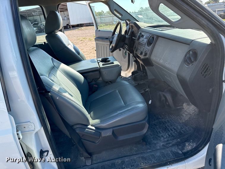 image for item DZ8893 2011 Ford F250 Super Duty Crew Cab utility bed pickup truck