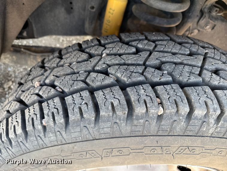 image for item DZ8893 2011 Ford F250 Super Duty Crew Cab utility bed pickup truck