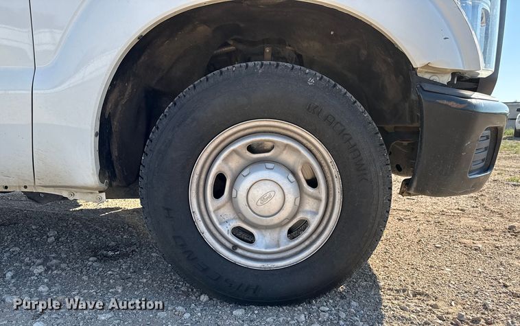 image for item DZ8893 2011 Ford F250 Super Duty Crew Cab utility bed pickup truck