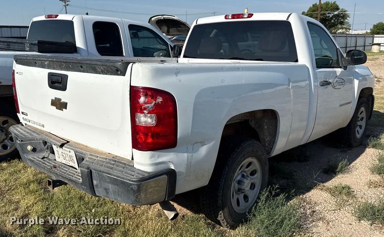 image for item DZ8894 2007 Chevrolet Silverado 1500 pickup truck