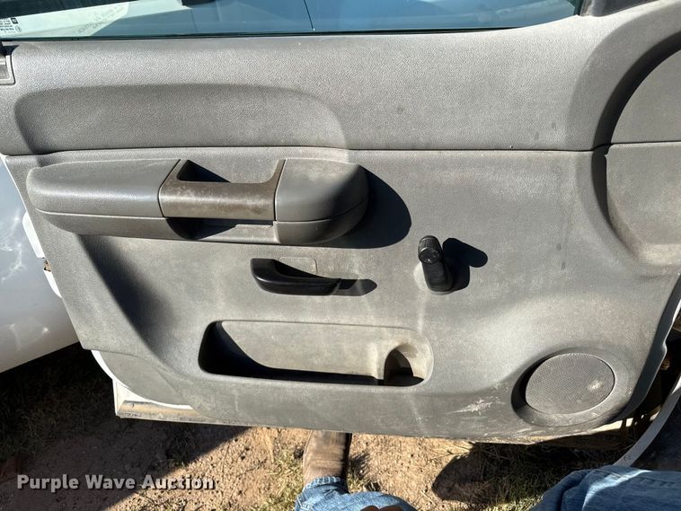 image for item DZ8894 2007 Chevrolet Silverado 1500 pickup truck