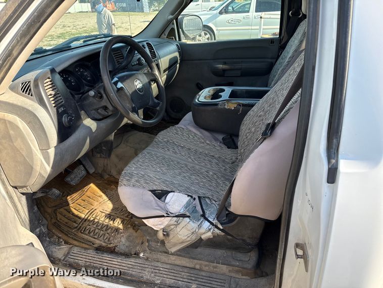 image for item DZ8894 2007 Chevrolet Silverado 1500 pickup truck