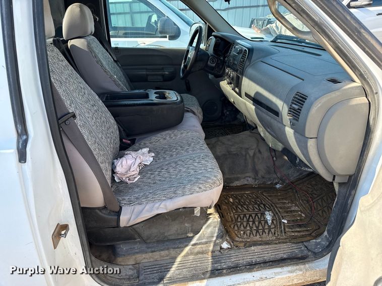 image for item DZ8894 2007 Chevrolet Silverado 1500 pickup truck