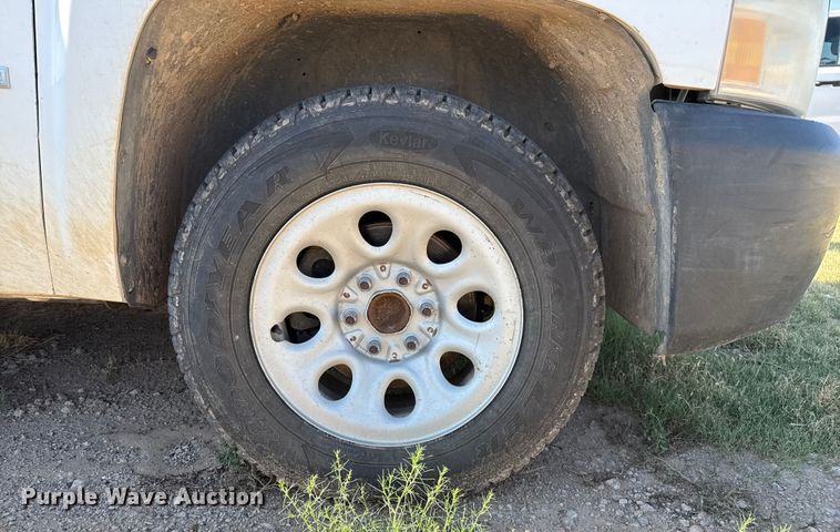 image for item DZ8894 2007 Chevrolet Silverado 1500 pickup truck