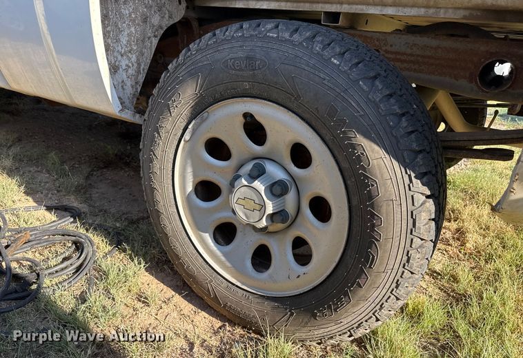 image for item DZ8894 2007 Chevrolet Silverado 1500 pickup truck