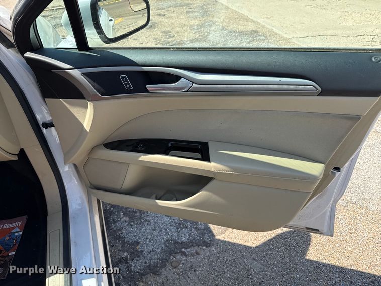 image for item DZ8898 2013 Ford Fusion 