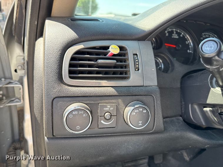 image for item DZ8899 2011 Chevrolet Tahoe Police SUV