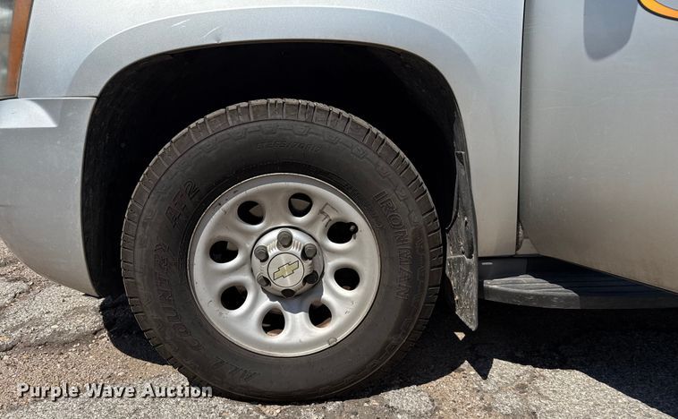 image for item DZ8899 2011 Chevrolet Tahoe Police SUV