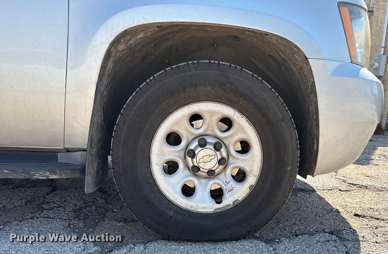 image for item DZ8899 2011 Chevrolet Tahoe Police SUV