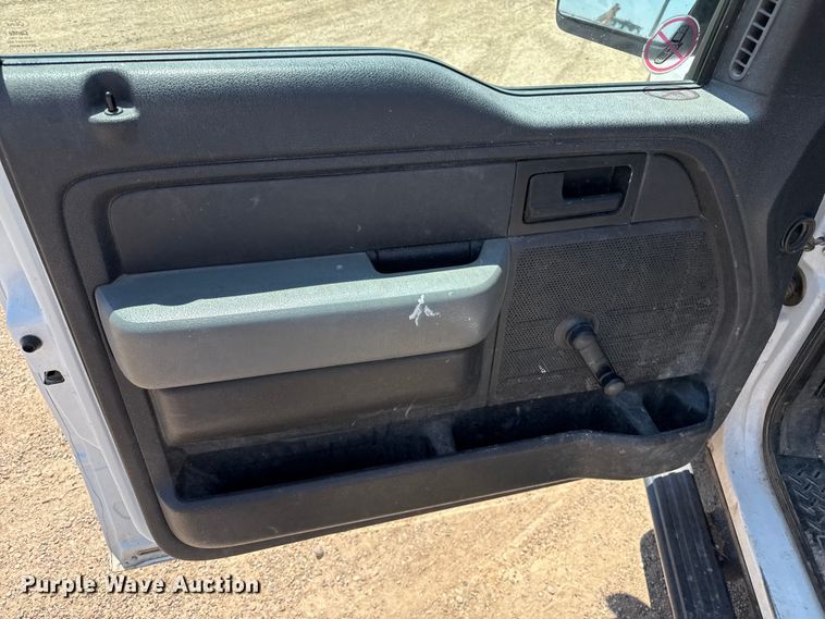 image for item DZ8902 2014 Ford F150 pickup truck