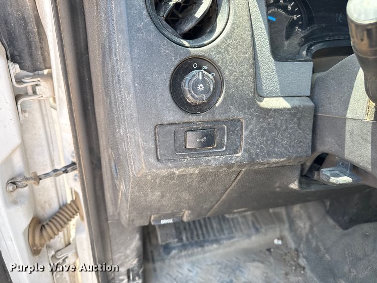 image for item DZ8903 2014 Ford F150 pickup truck