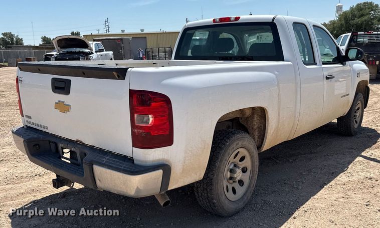 image for item DZ8905 2011 Chevrolet Silverado 1500 Ext. Cab pickup truck
