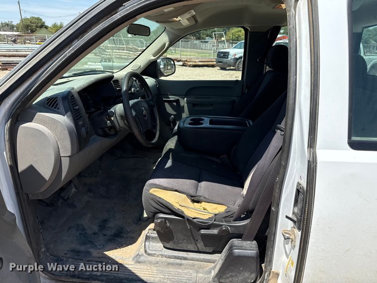 image for item DZ8905 2011 Chevrolet Silverado 1500 Ext. Cab pickup truck