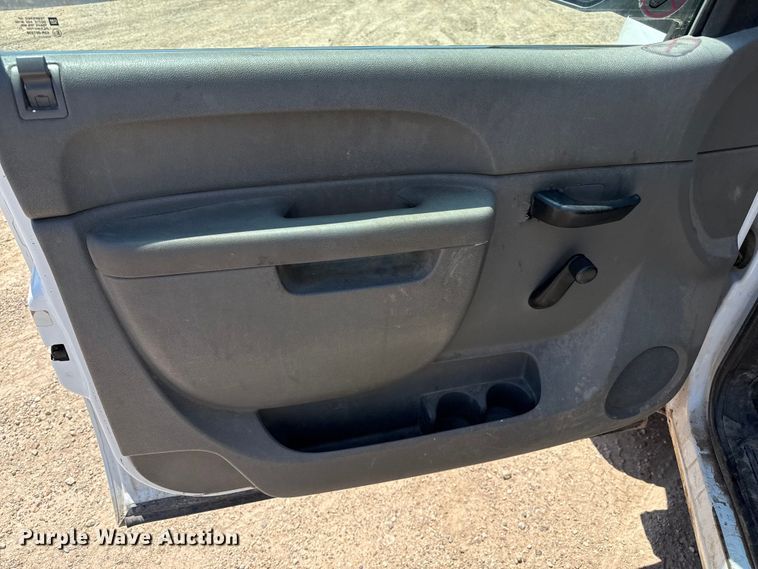 image for item DZ8905 2011 Chevrolet Silverado 1500 Ext. Cab pickup truck