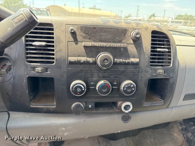 image for item DZ8905 2011 Chevrolet Silverado 1500 Ext. Cab pickup truck