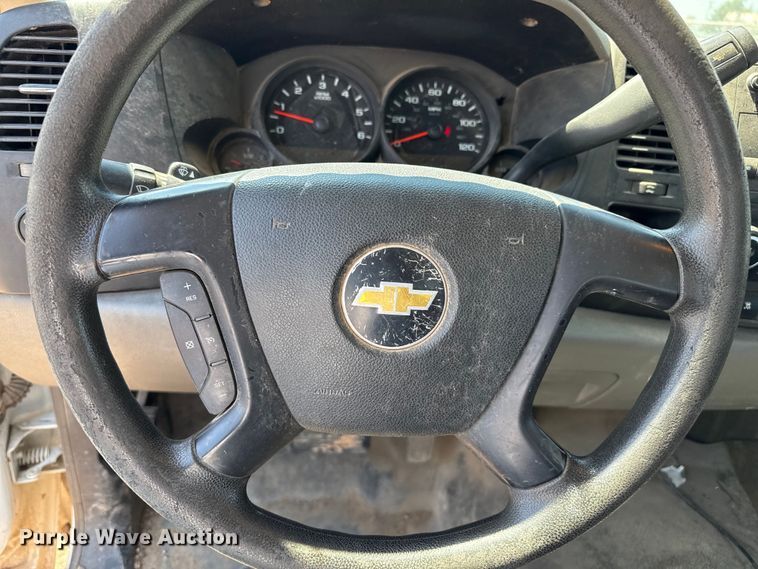 image for item DZ8905 2011 Chevrolet Silverado 1500 Ext. Cab pickup truck